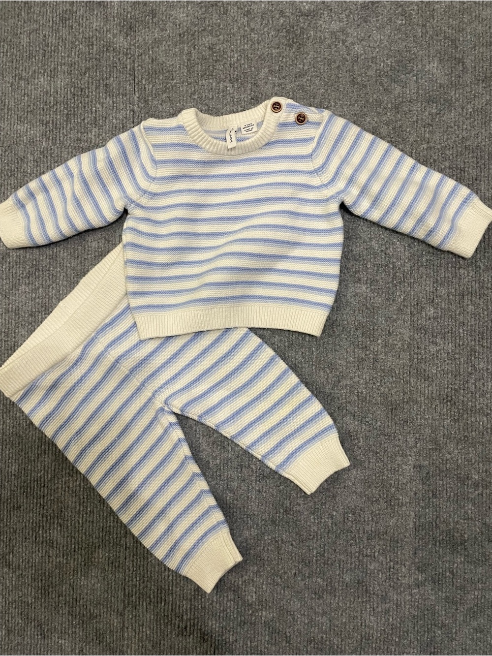 Janie and Jack Baby Blue
Striped Knit Sweater & Pants Set. Size 3-6 months